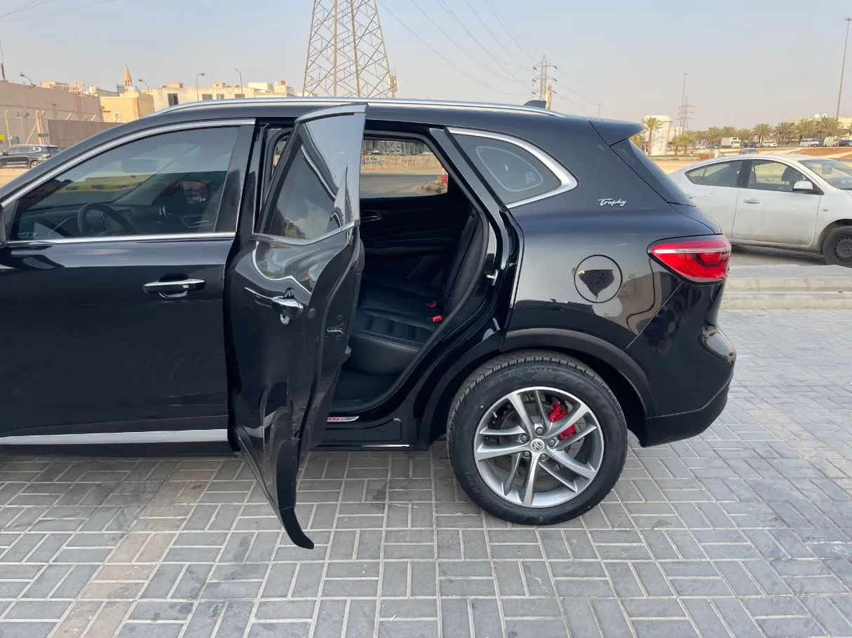 Car image 14
