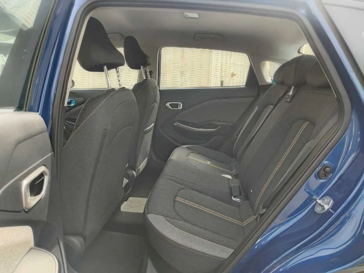Car image 15