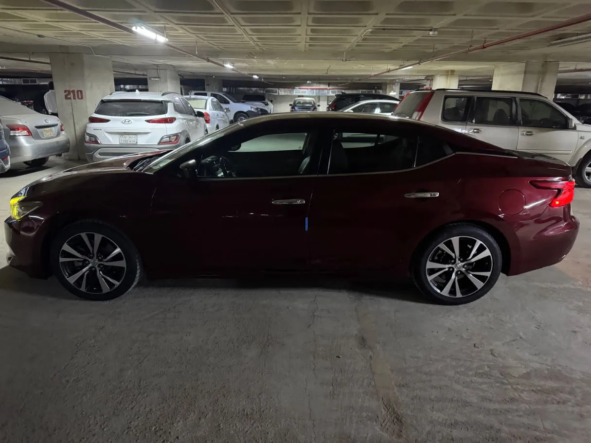 Car image 8