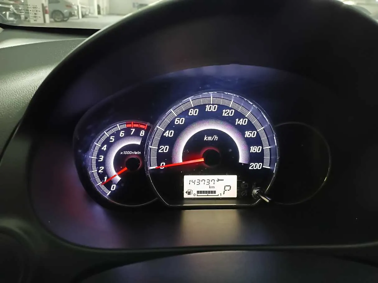 Car image 18