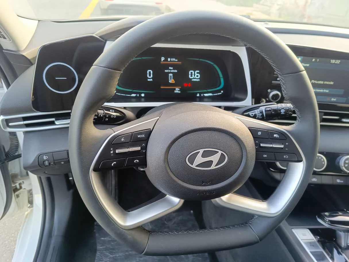 Car image 26