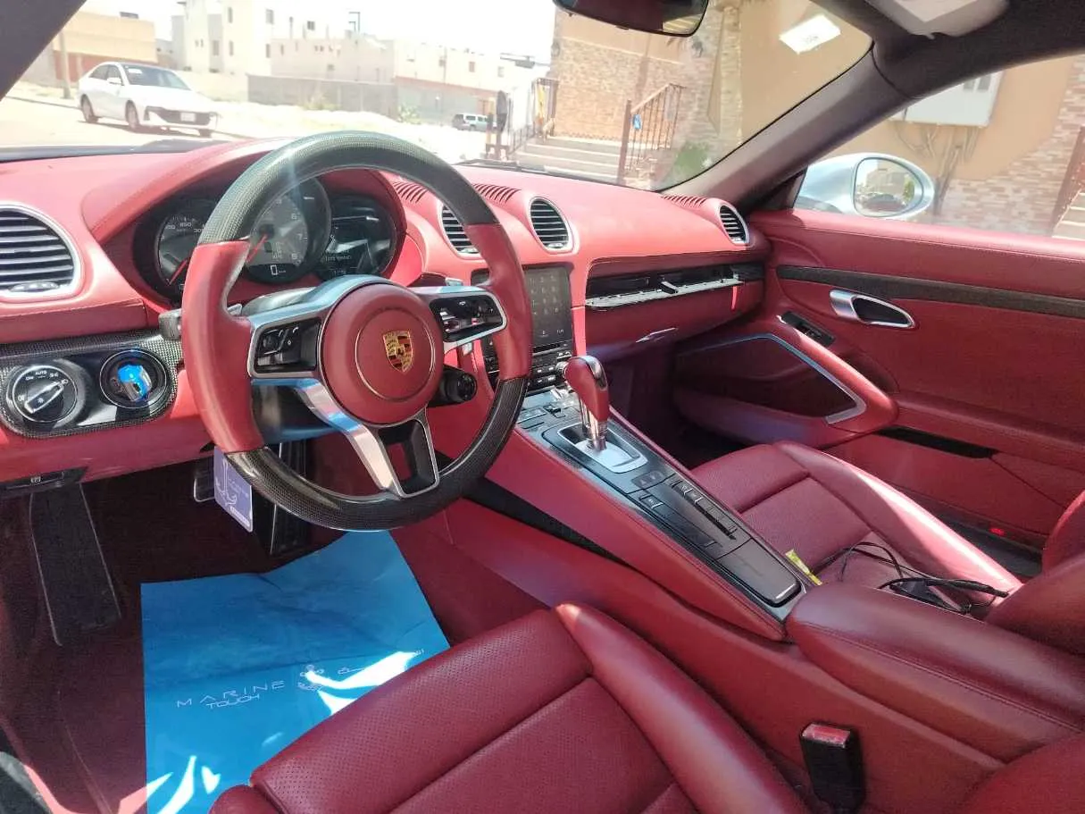 Car image 11