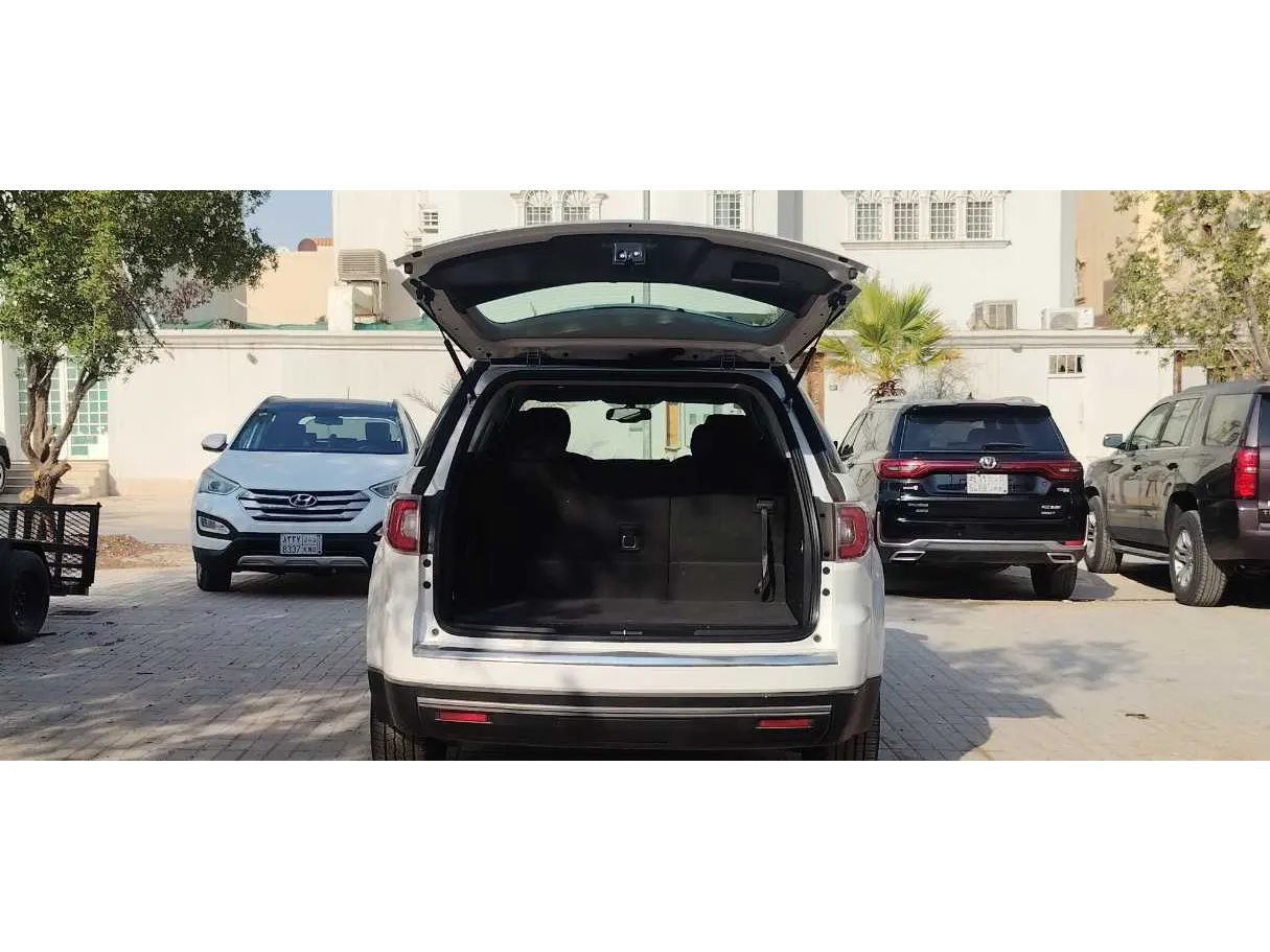 Car image 23