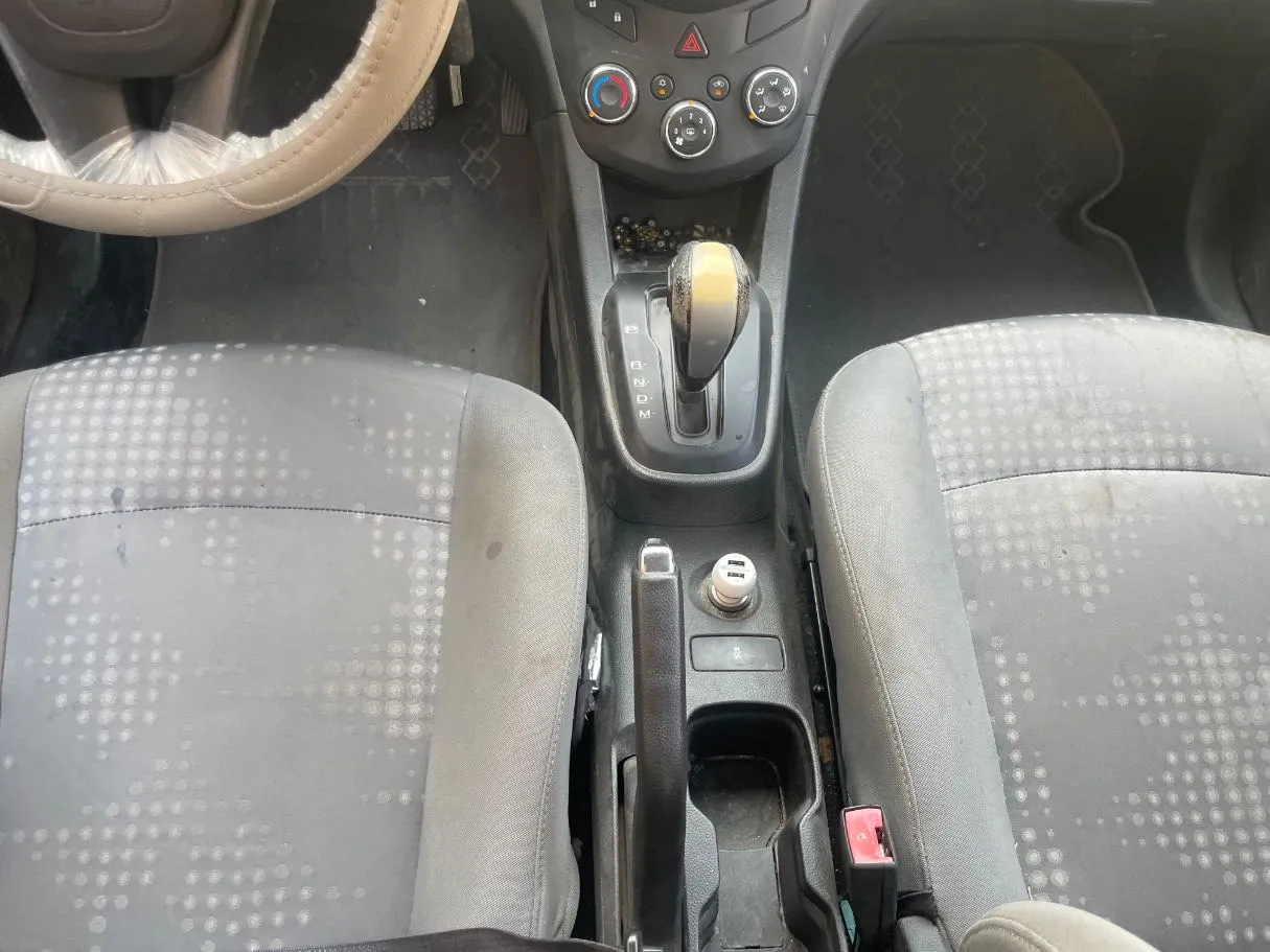 Car image 18