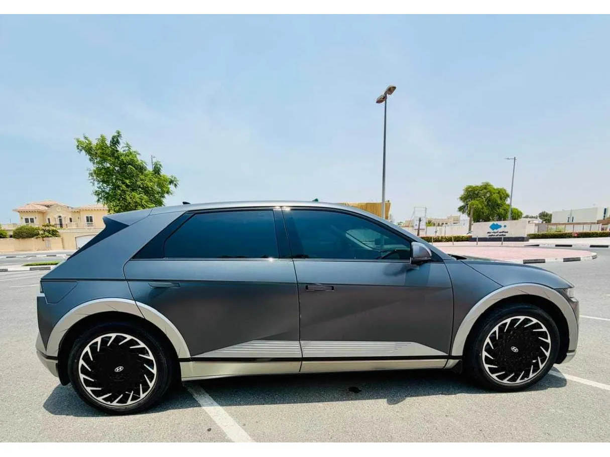 Car image 7
