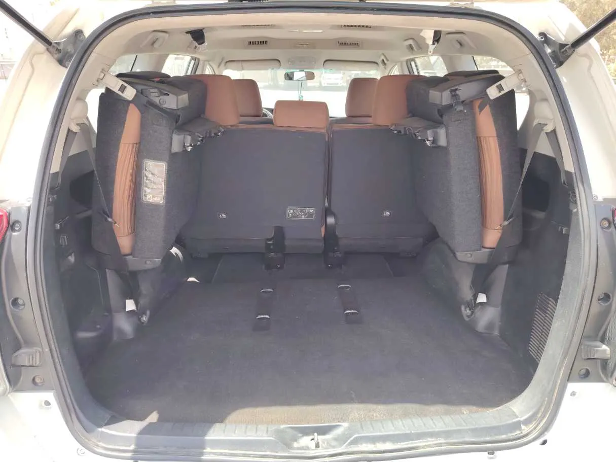 Car image 24