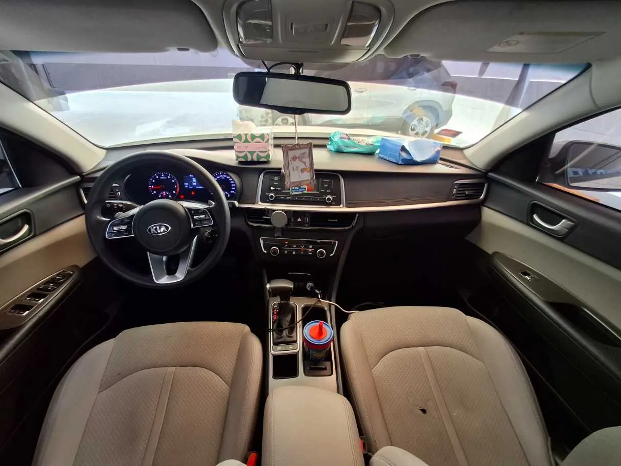 Car image 17