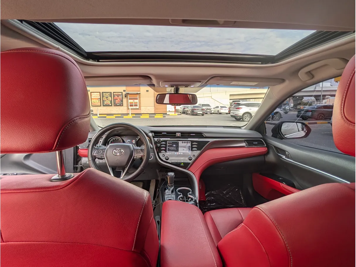 Car image 10