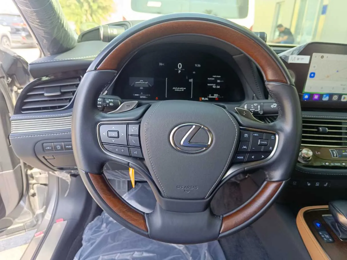 Car image 30