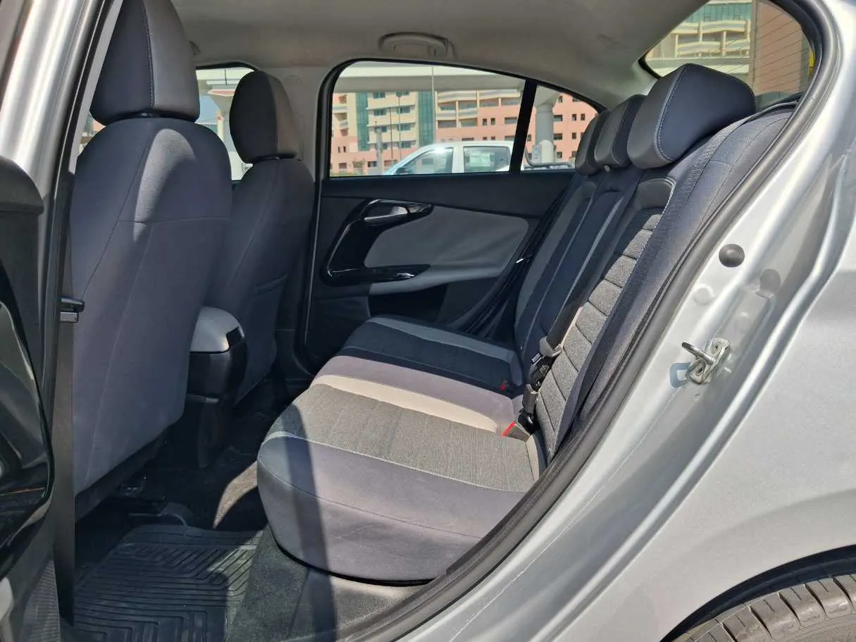 Car image 12