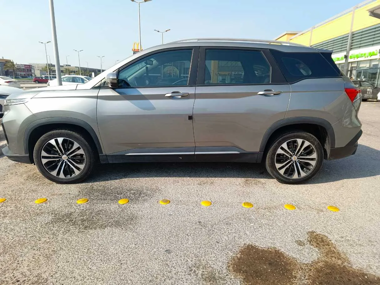 Car image 8