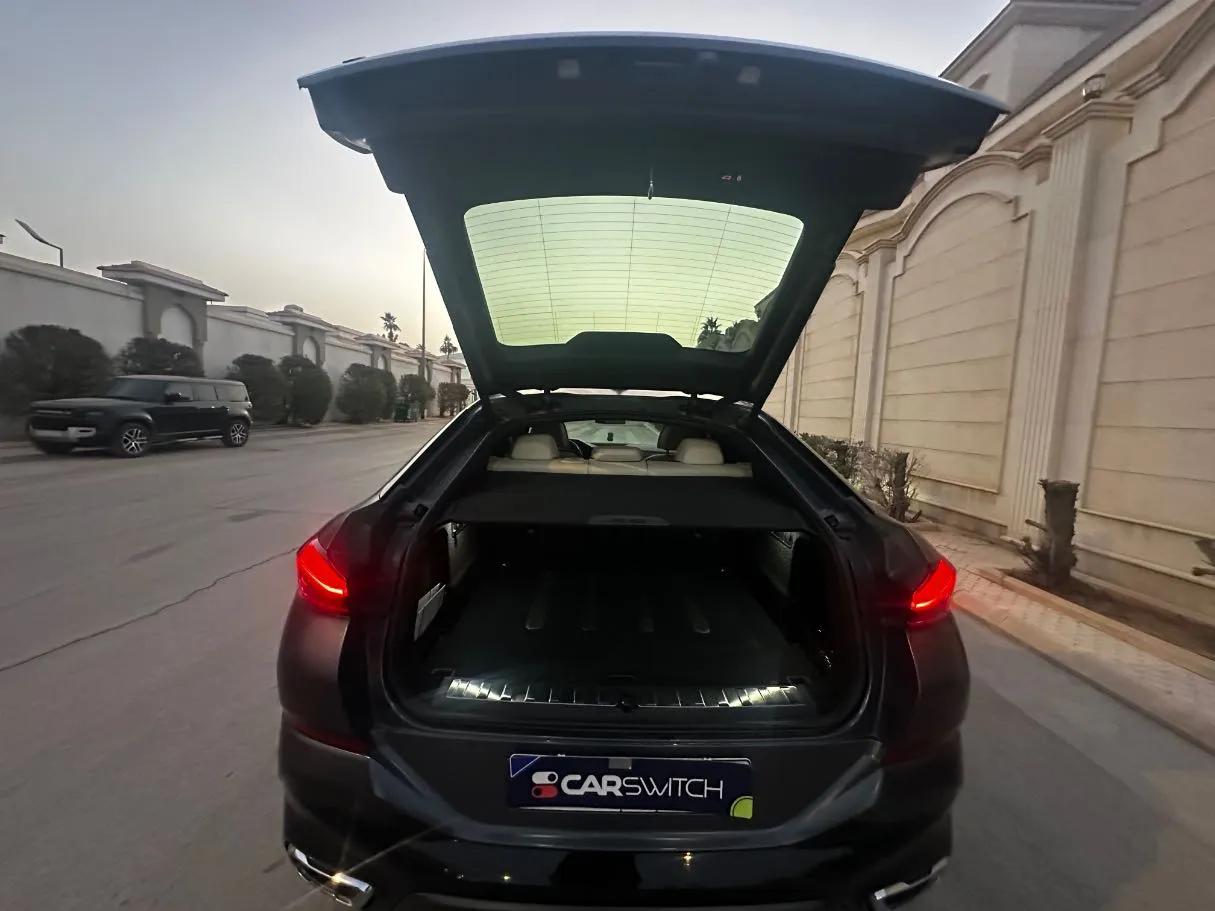 Car image 26