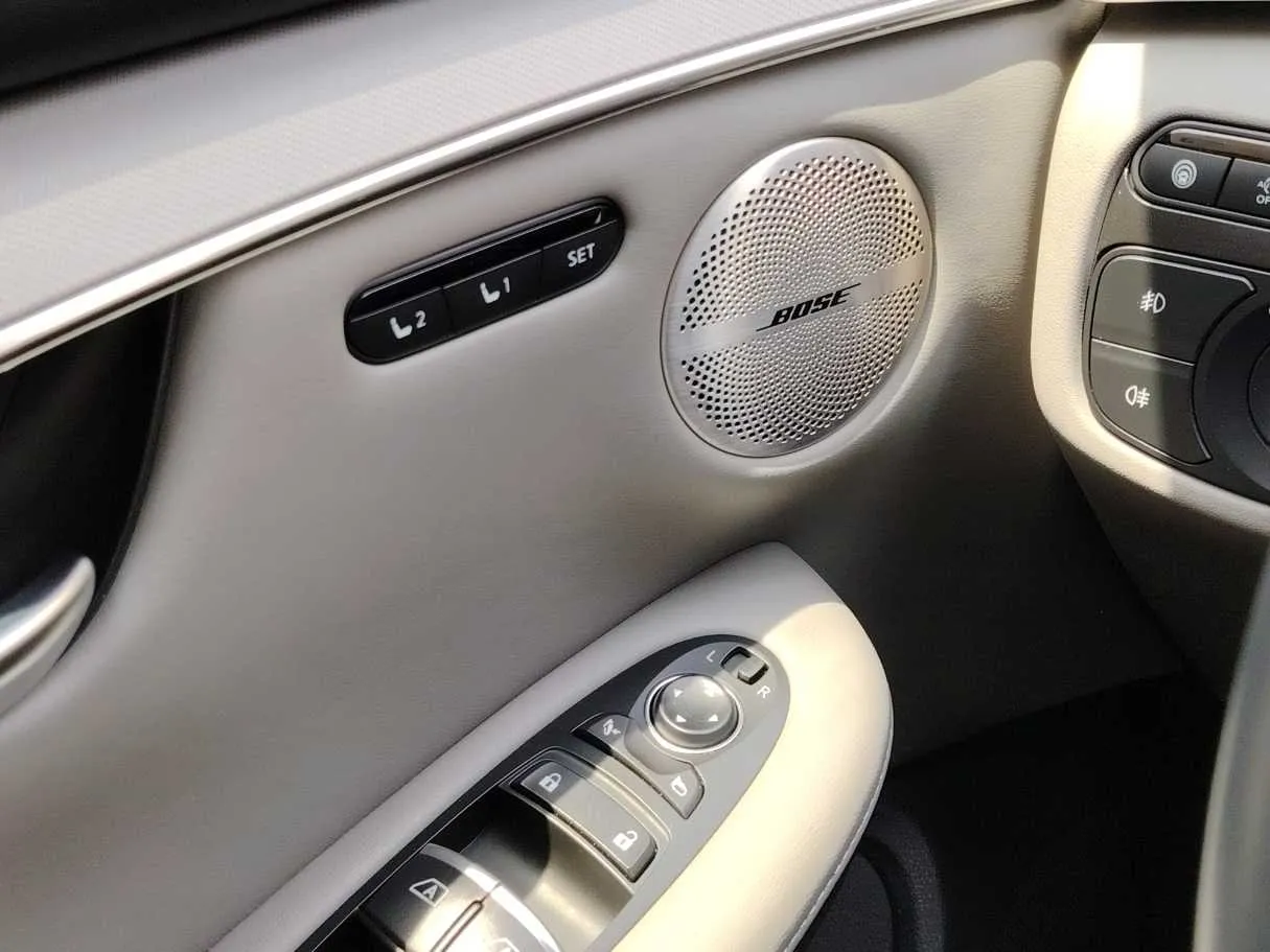 Car image 30