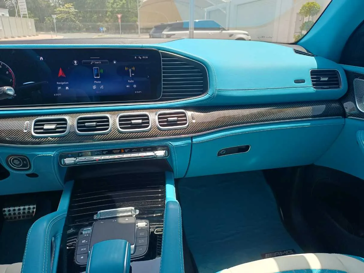 Car image 16