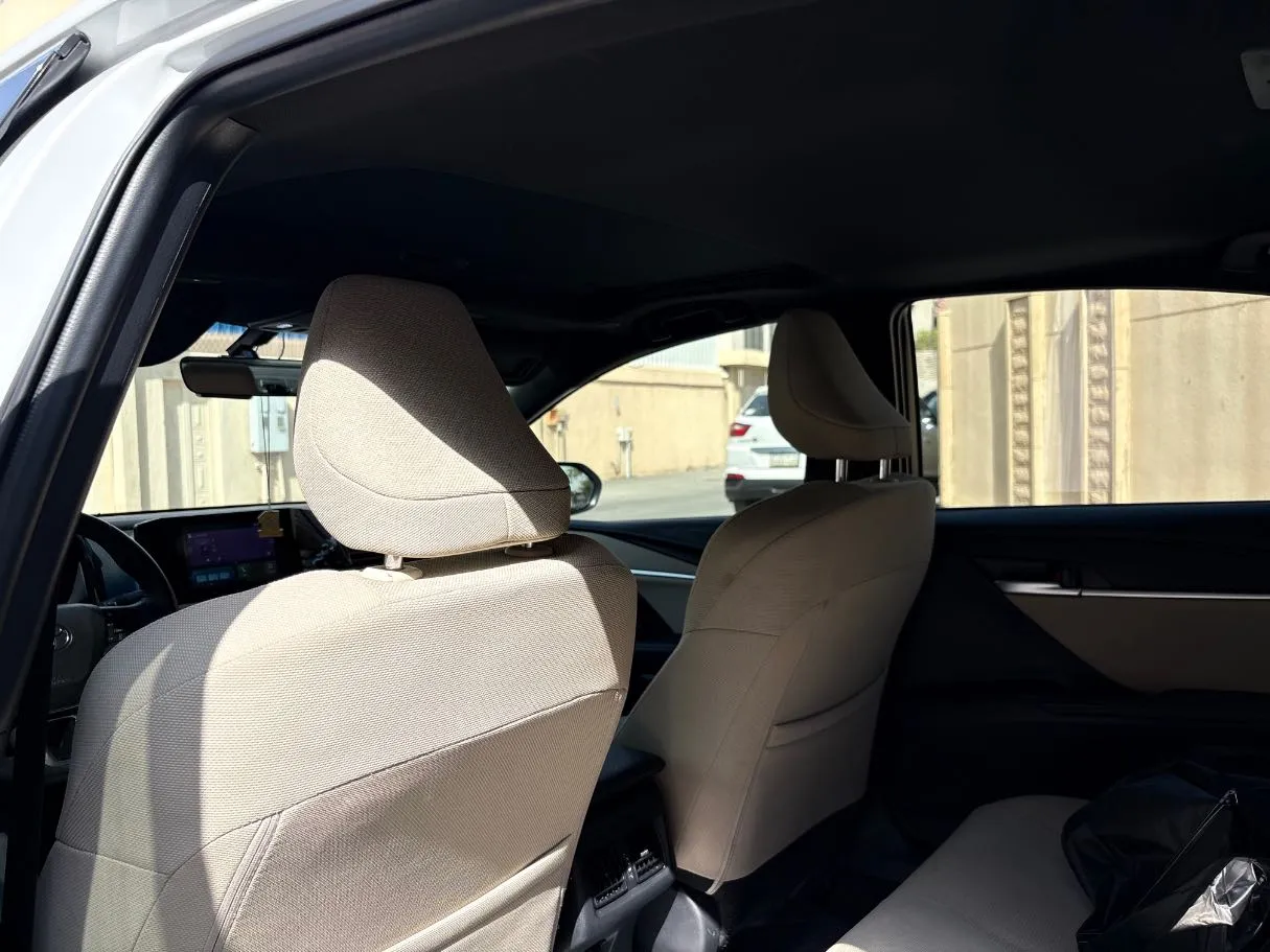 Car image 17