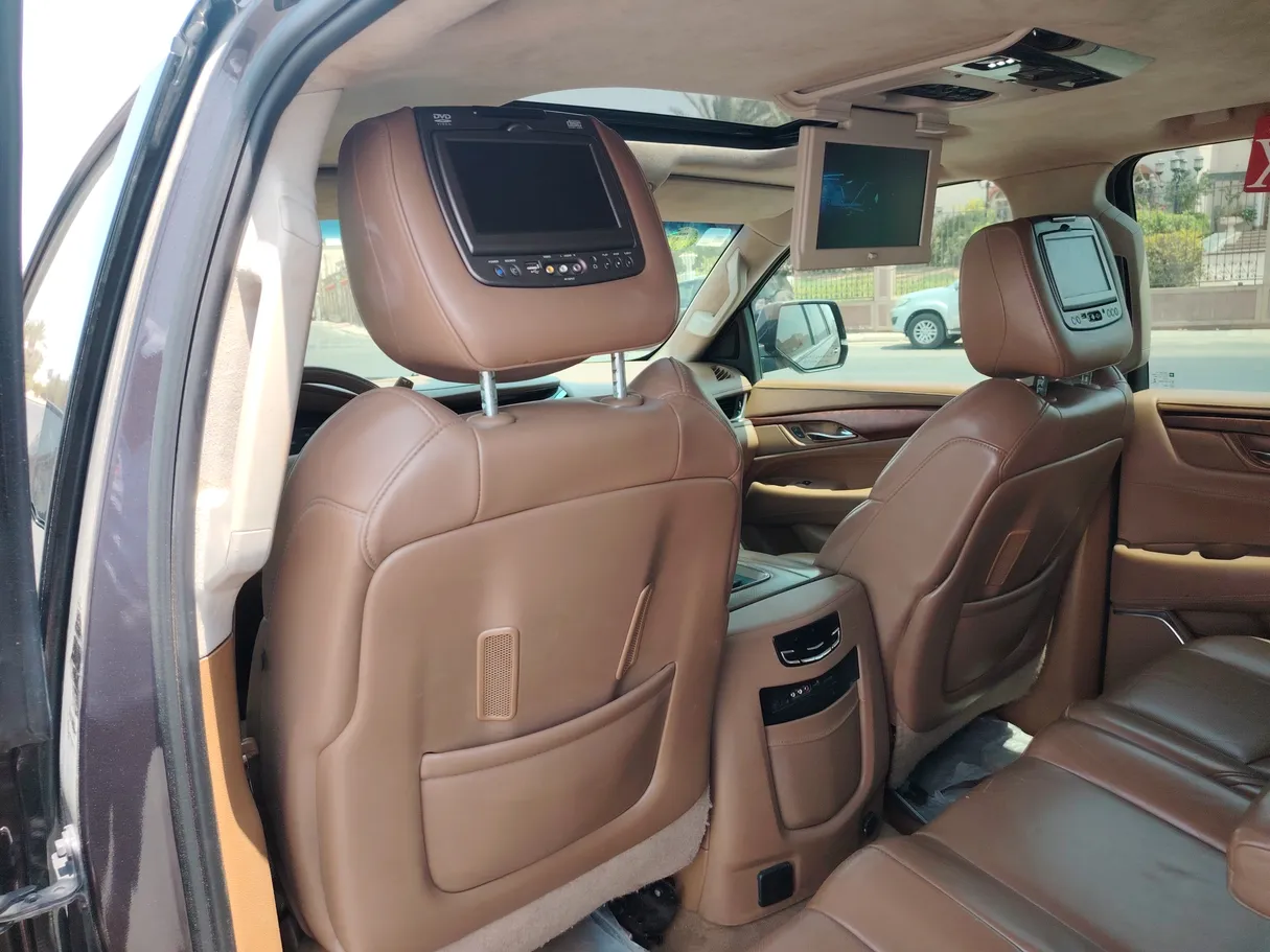 Car image 30