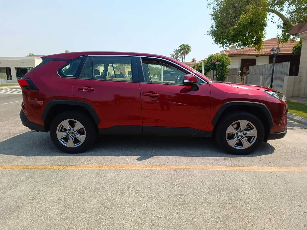Car image 4
