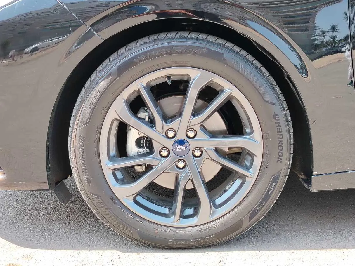 Car image 10
