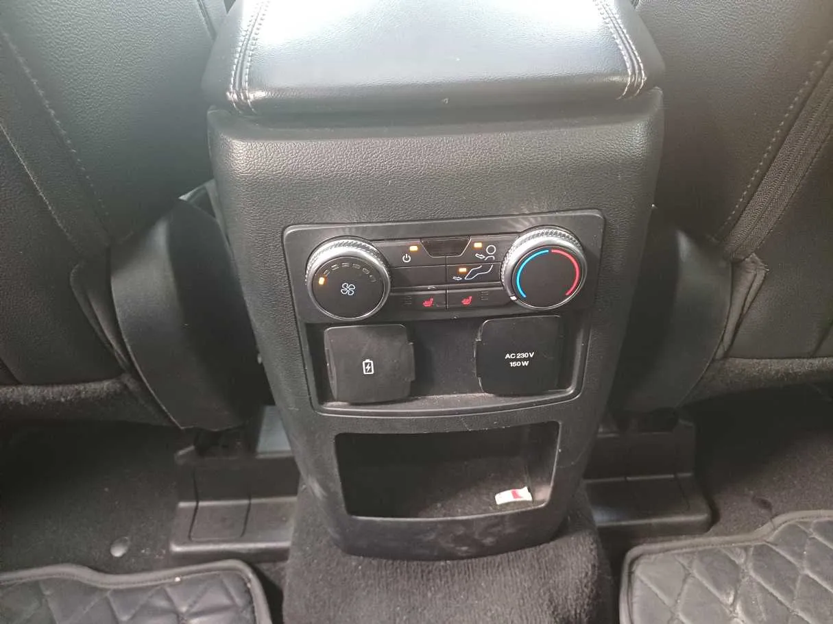 Car image 19