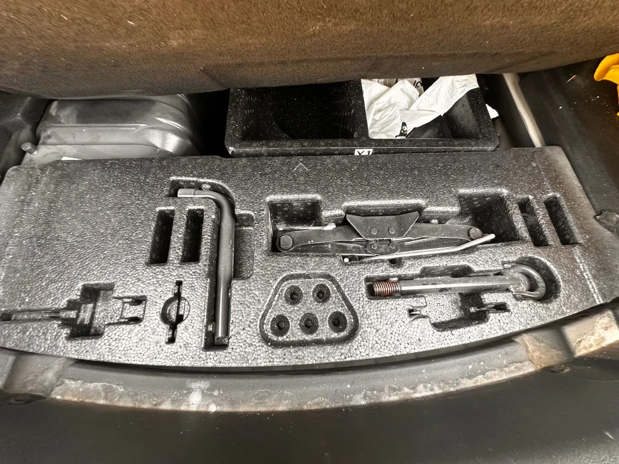 Car image 25