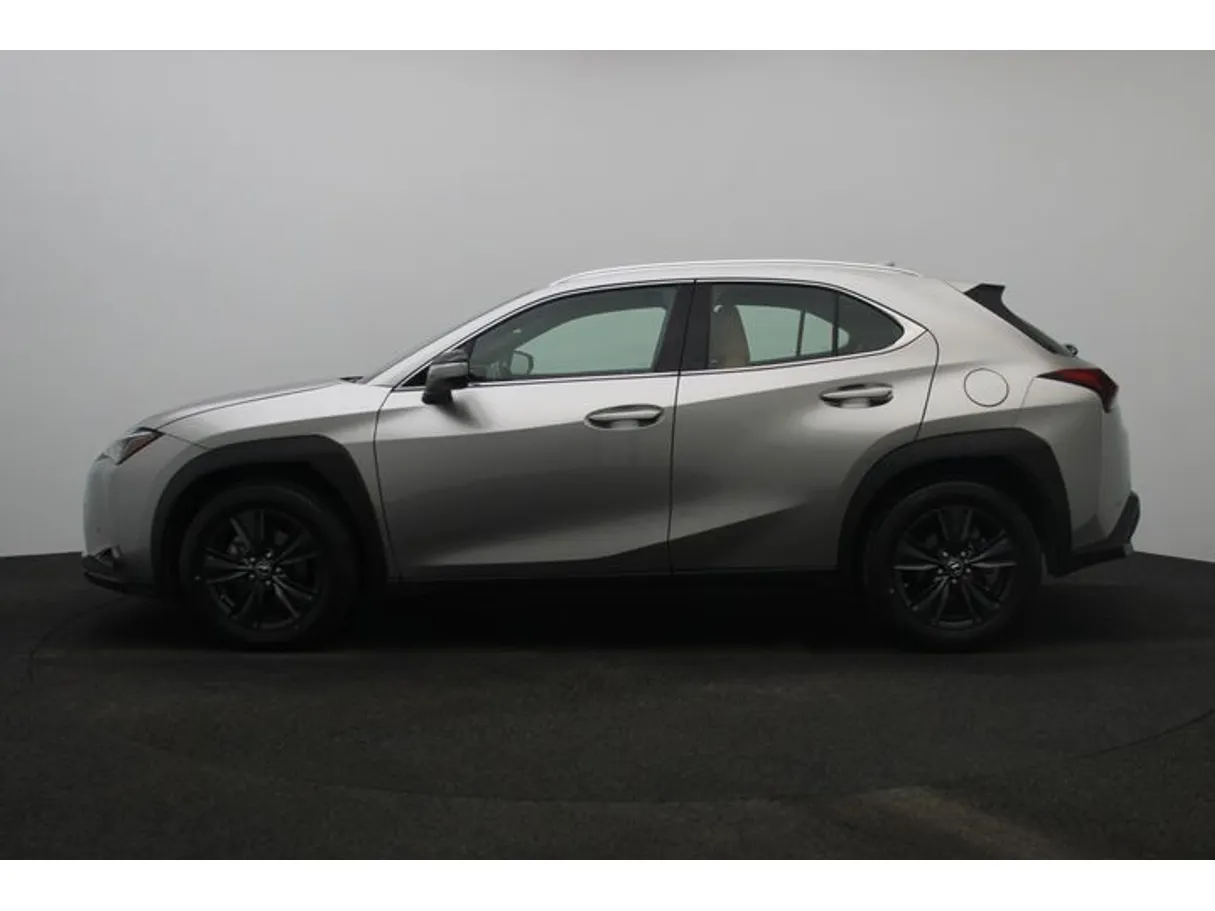Car image 3