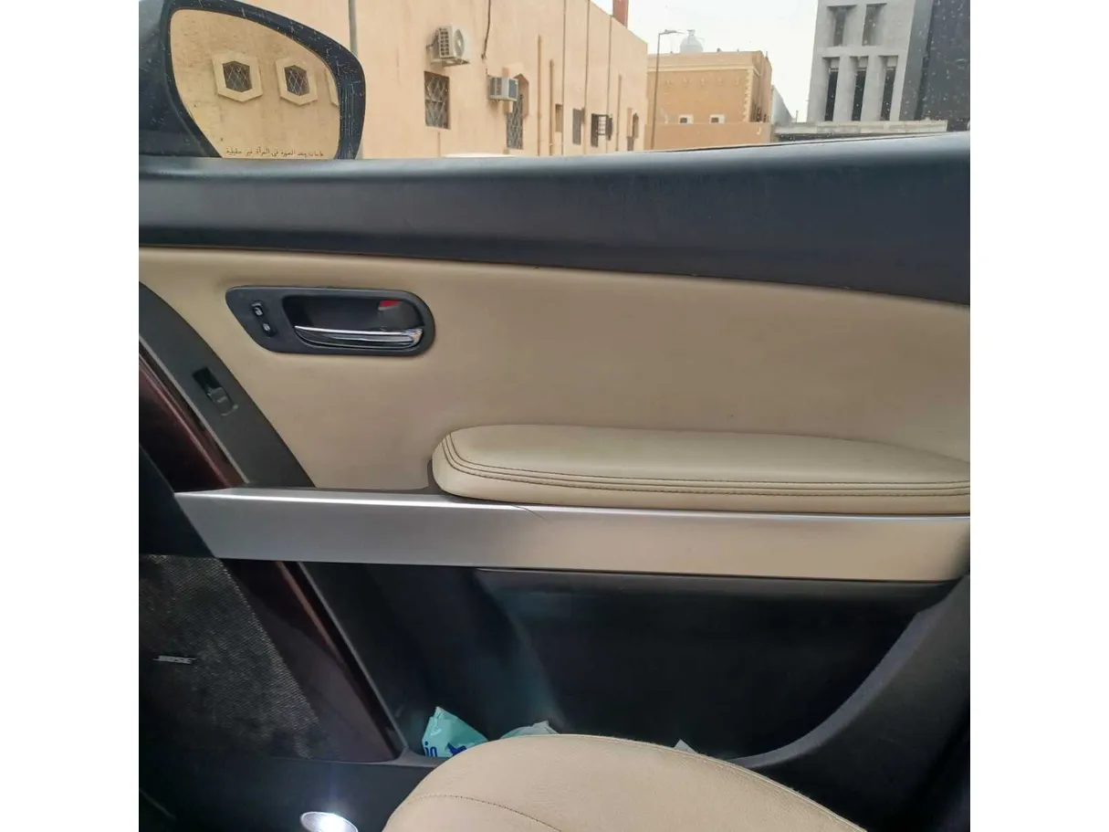 Car image 25