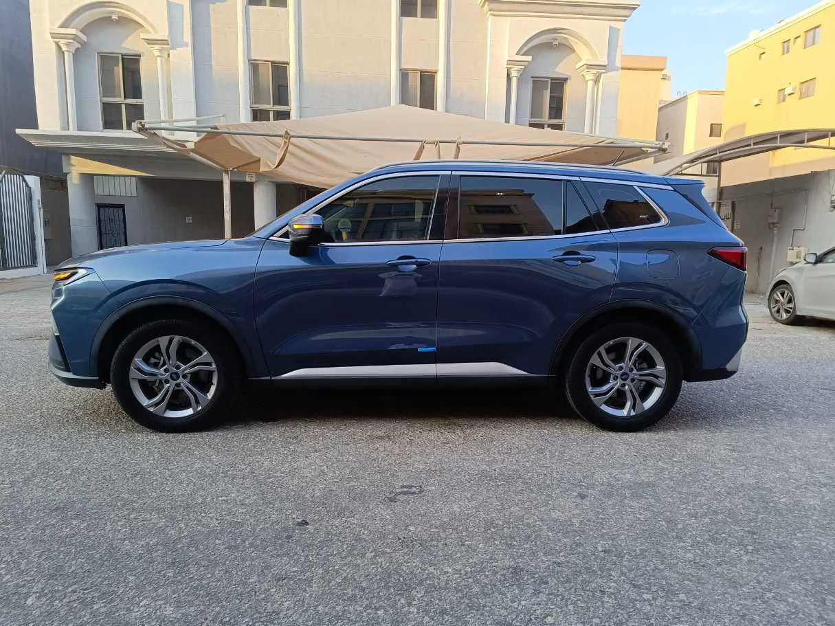 Car image 8