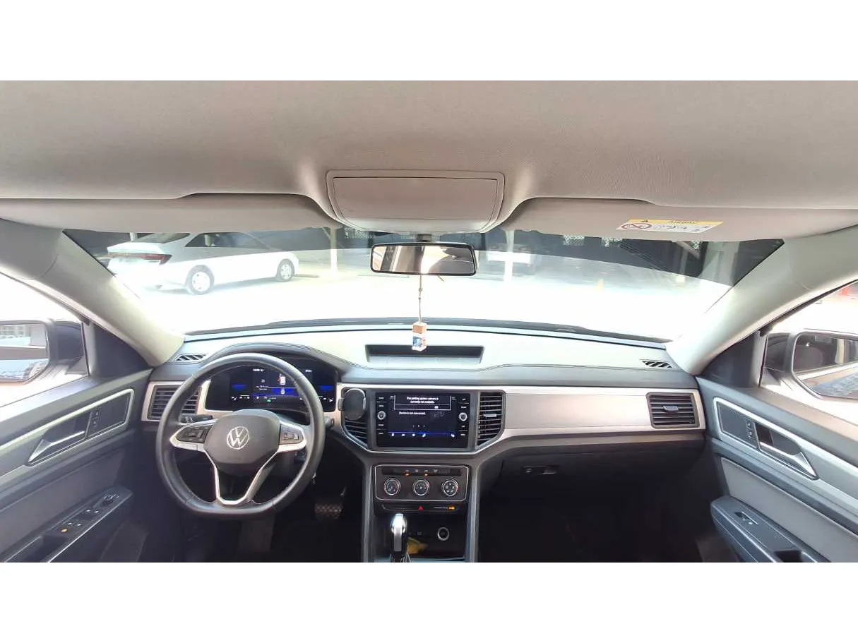 Car image 19