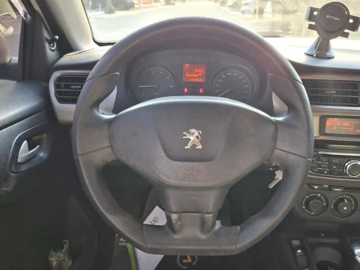 Car image 17