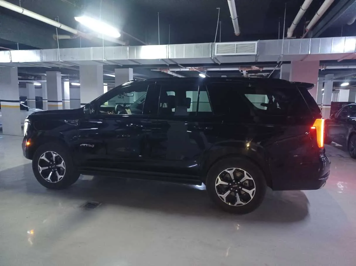 Car image 8