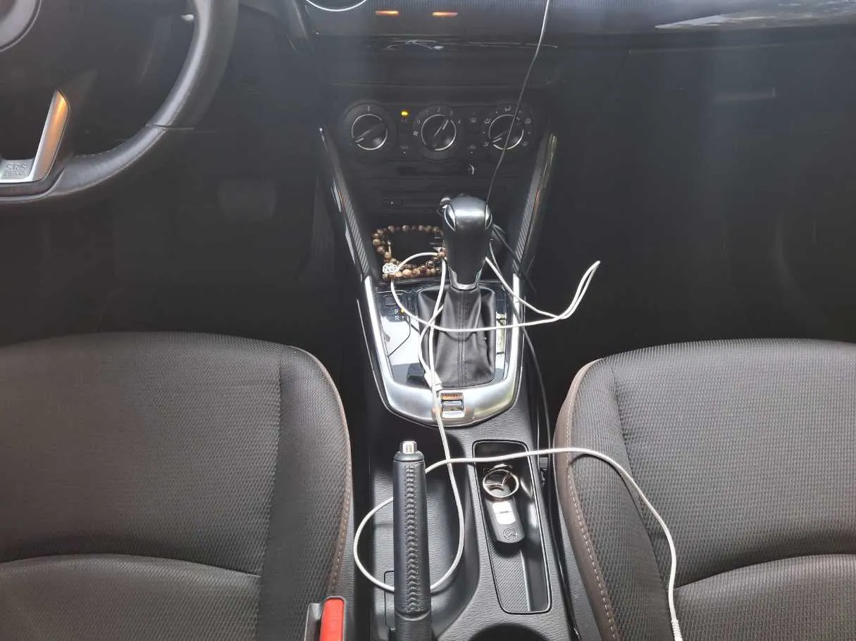 Car image 16