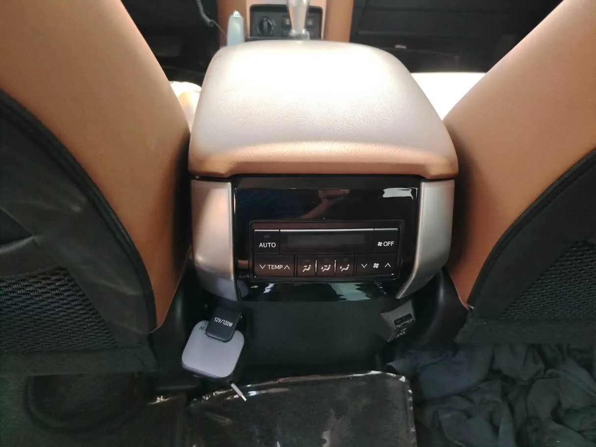 Car image 40