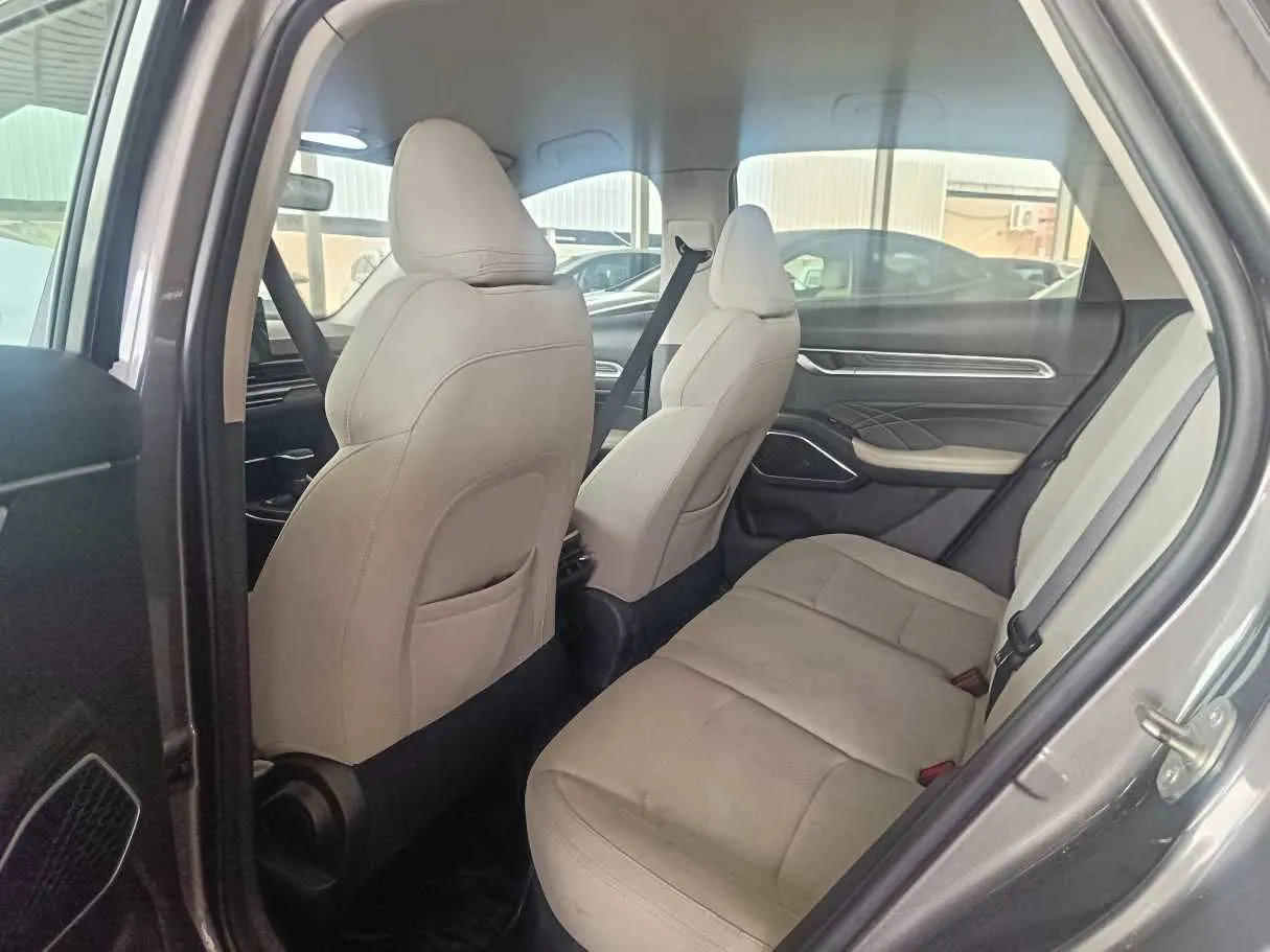 Car image 21