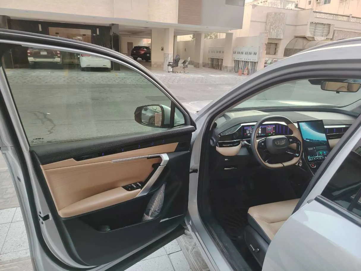Car image 11