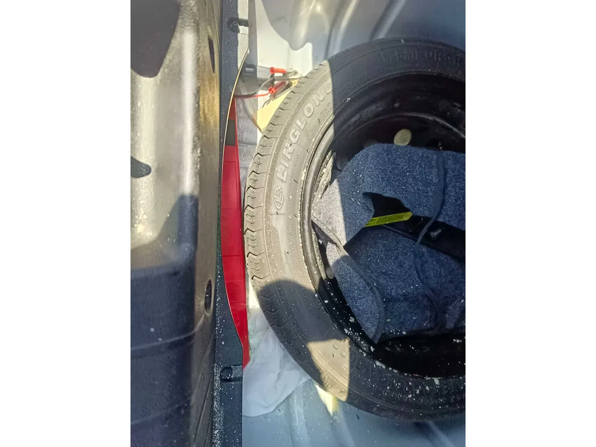 Car image 30