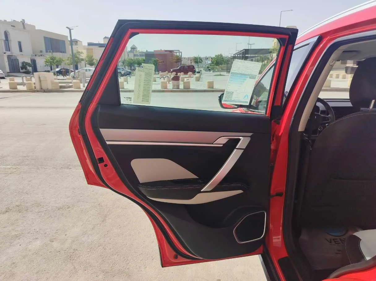 Car image 13