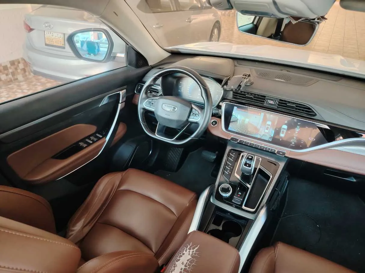 Car image 26