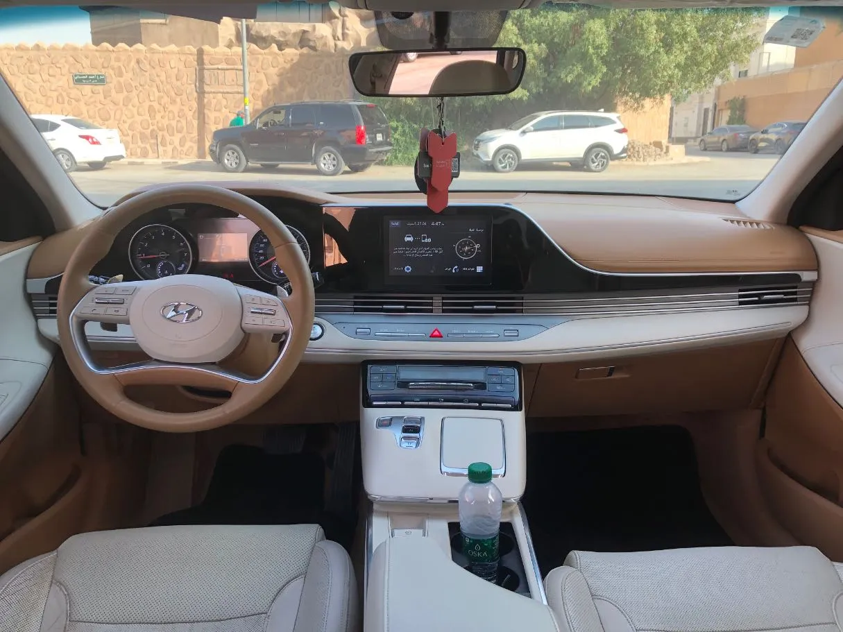 Car image 15