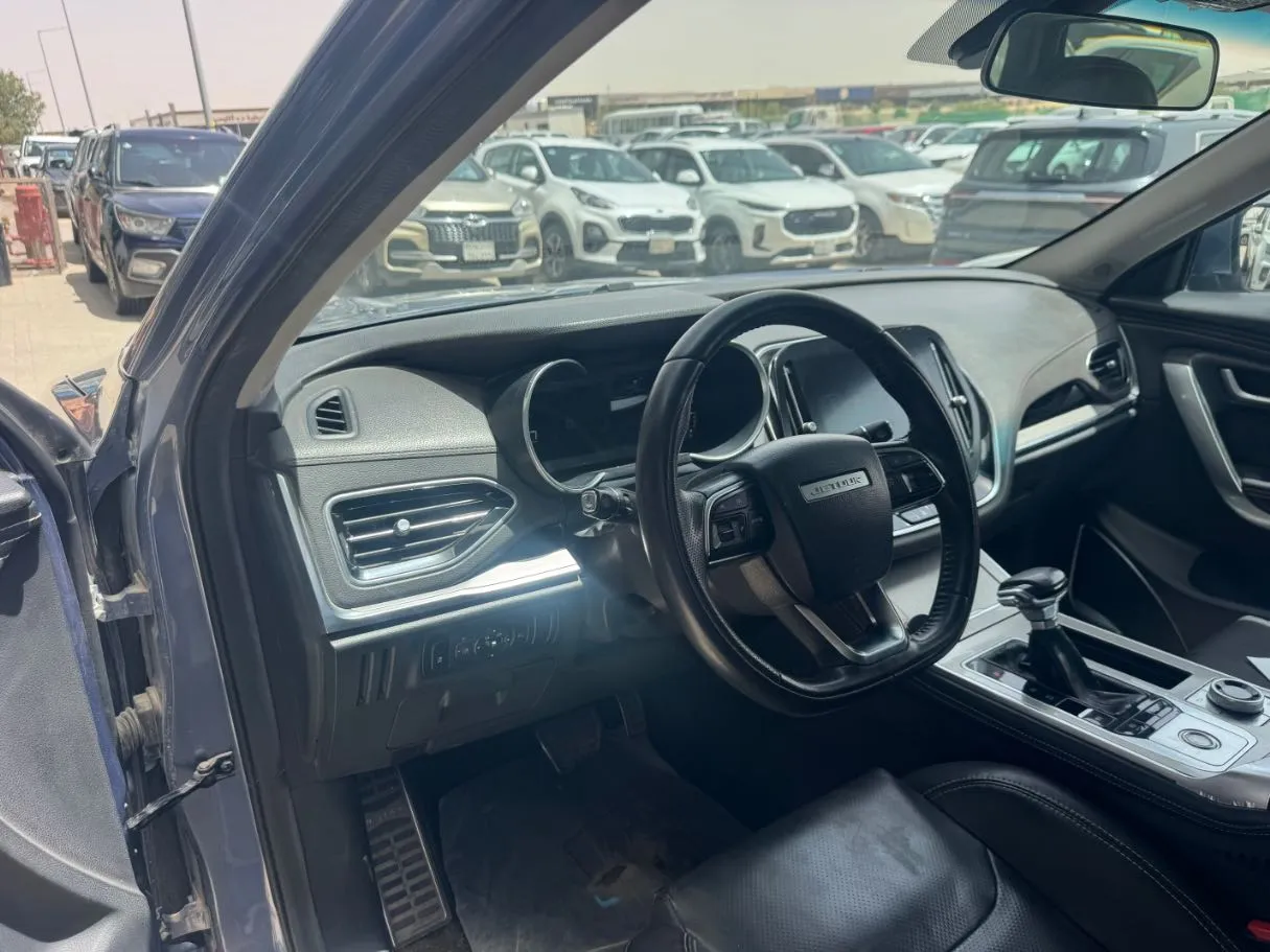 Car image 15