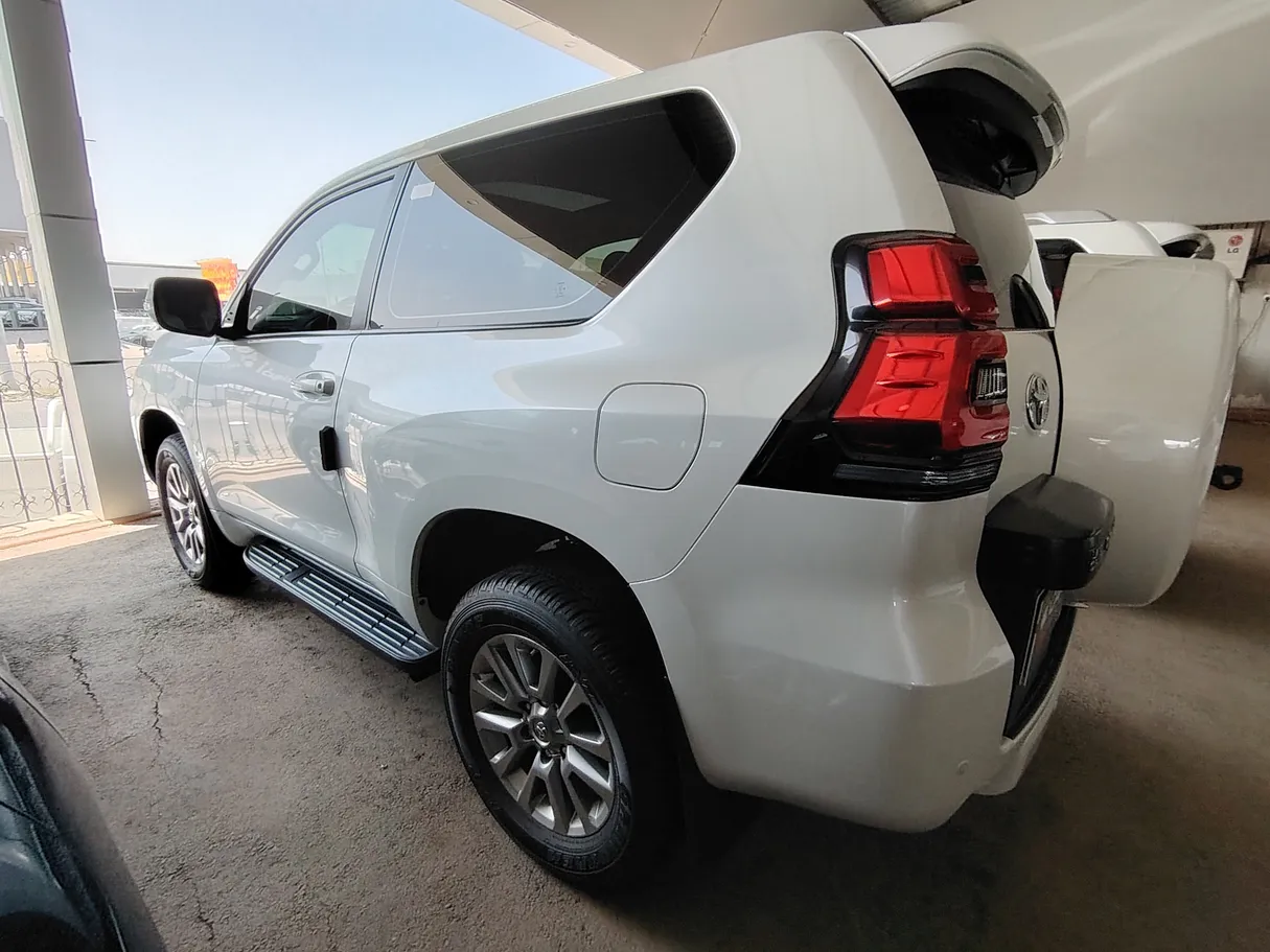 Car image 8