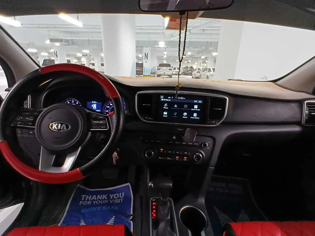 Car image 14