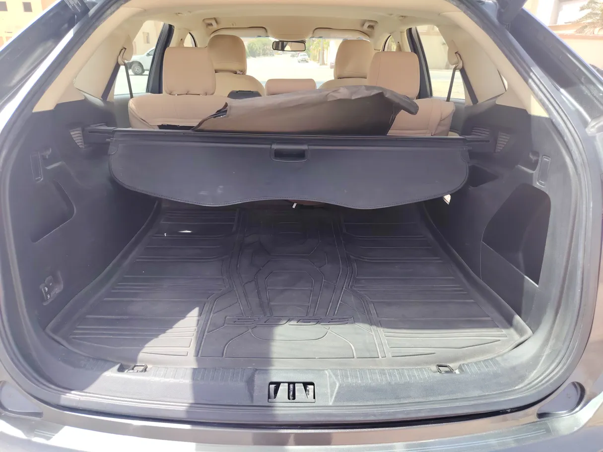 Car image 26