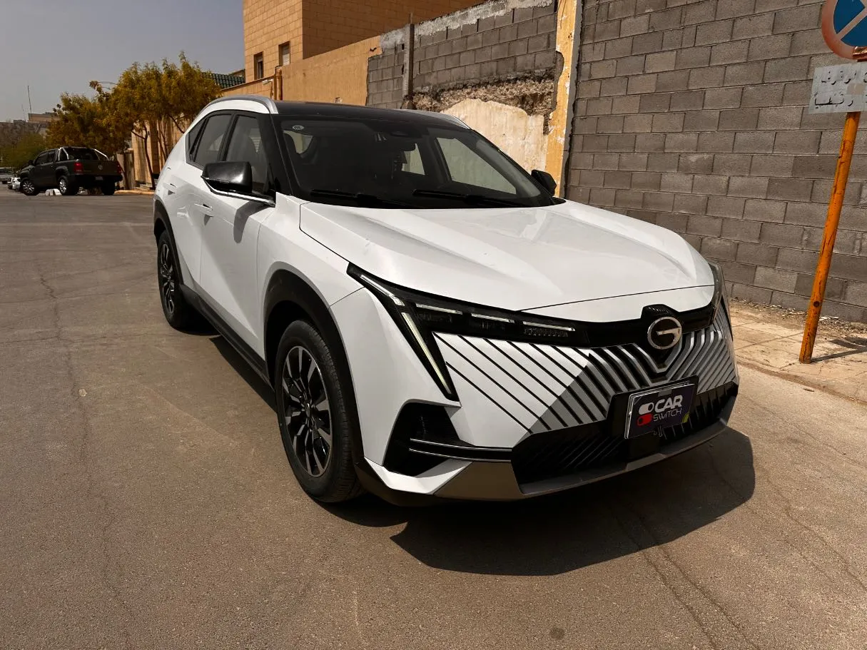 Car image 3