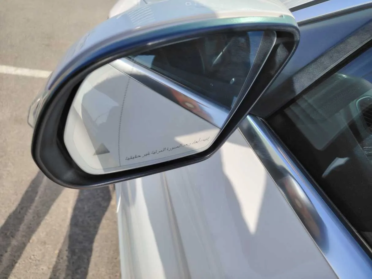 Car image 28