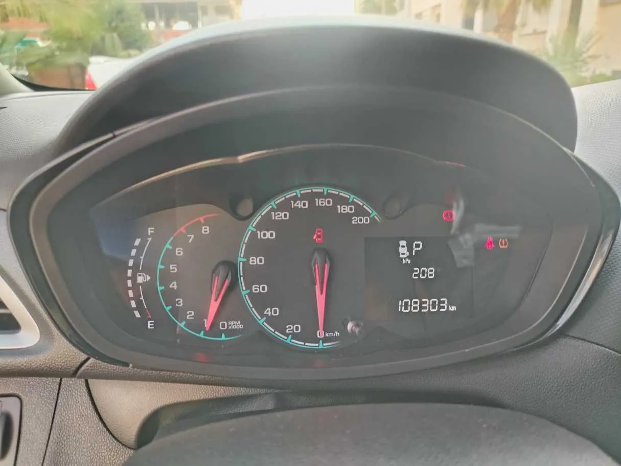 Car image 25