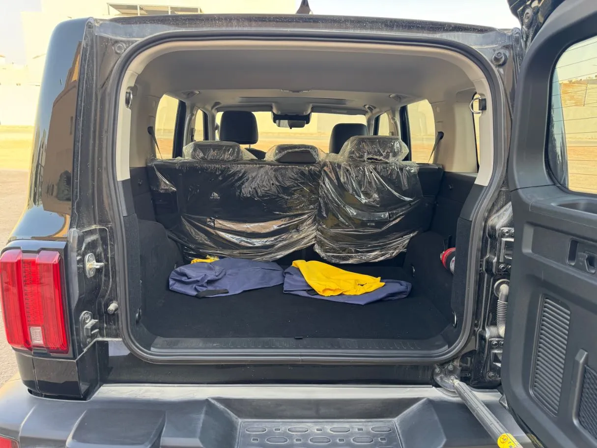 Car image 18