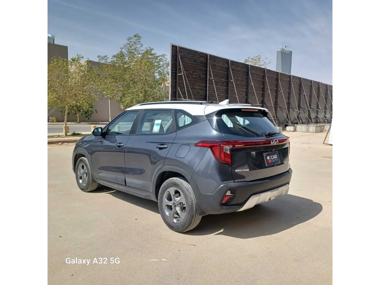 Car image 7
