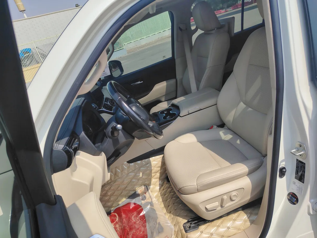 Car image 10
