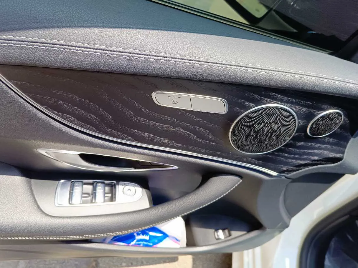 Car image 36