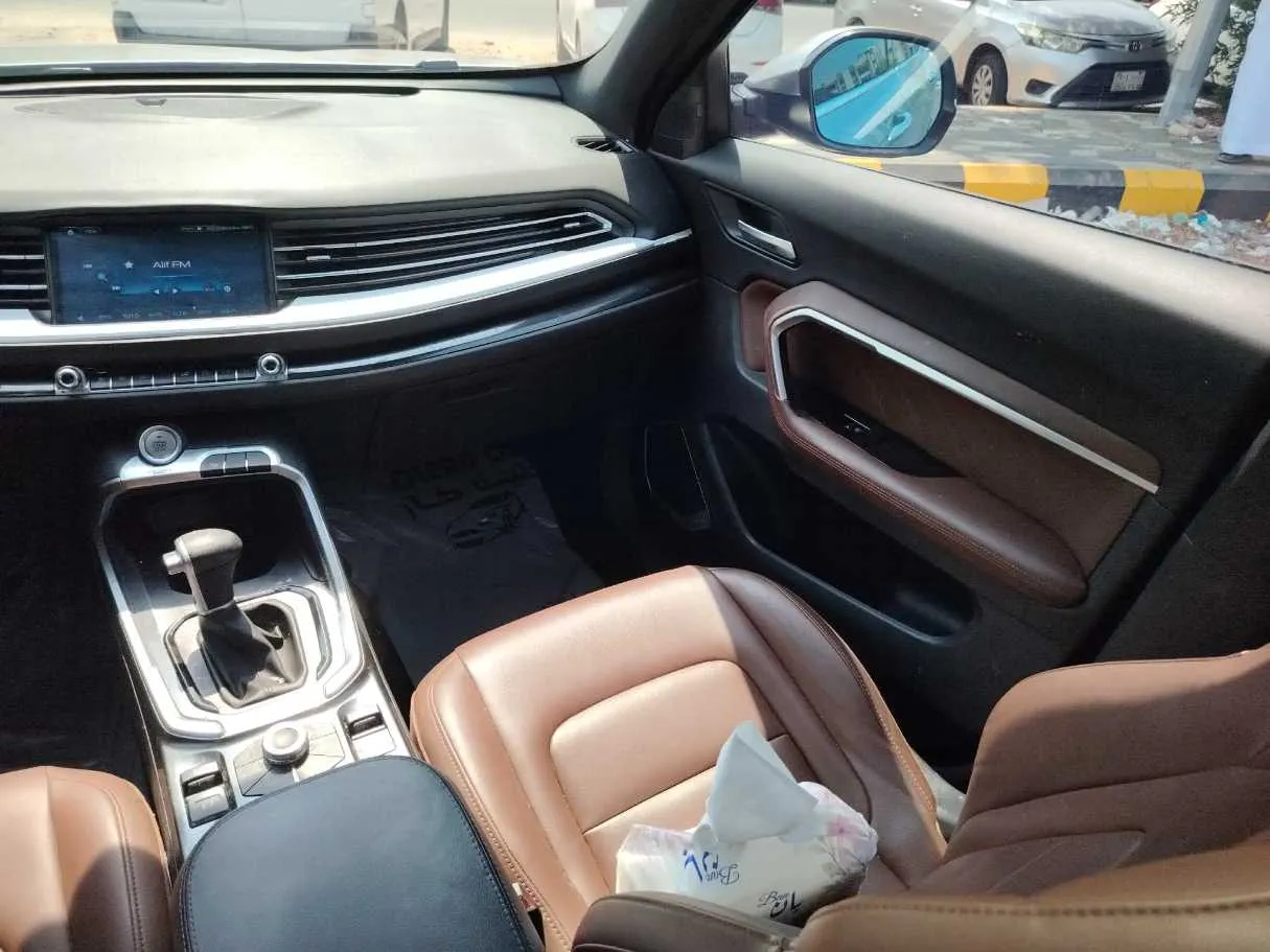 Car image 24